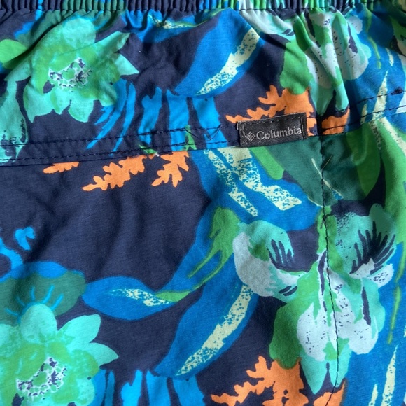 Columbia Dri fit shorts. - Picture 5 of 6